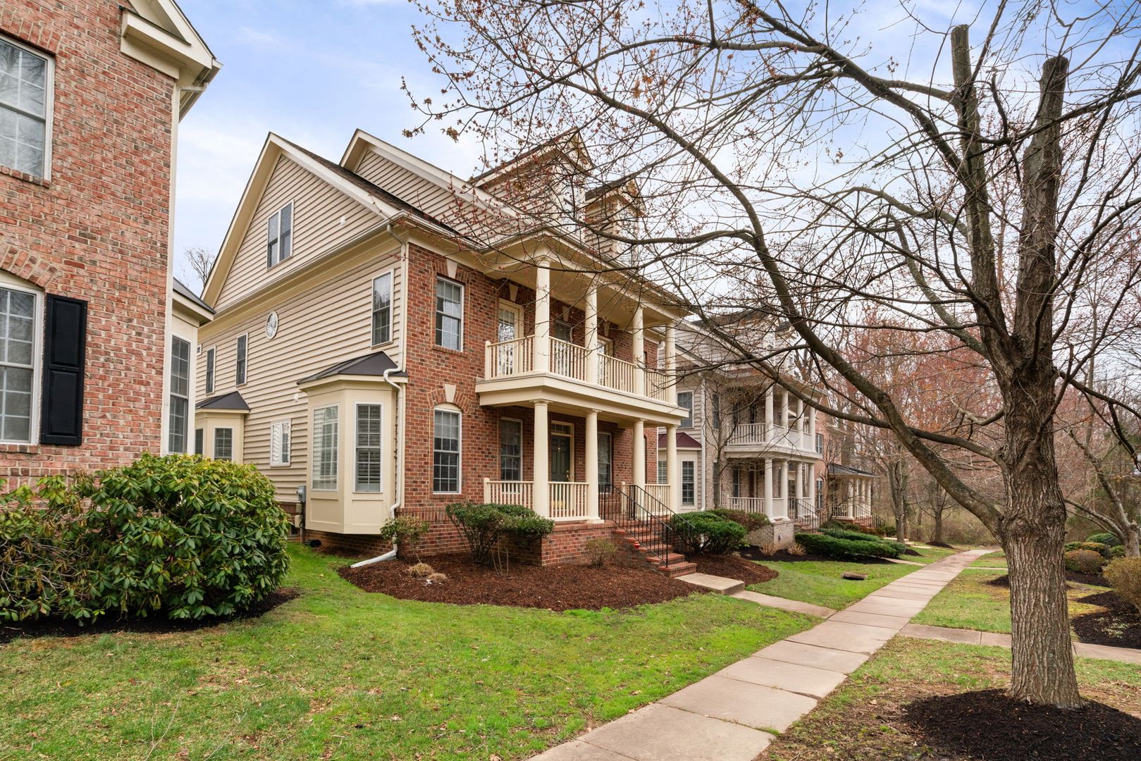 Stunning 4 level detached home close to the Mosaic District in Fairfax! – photo 2