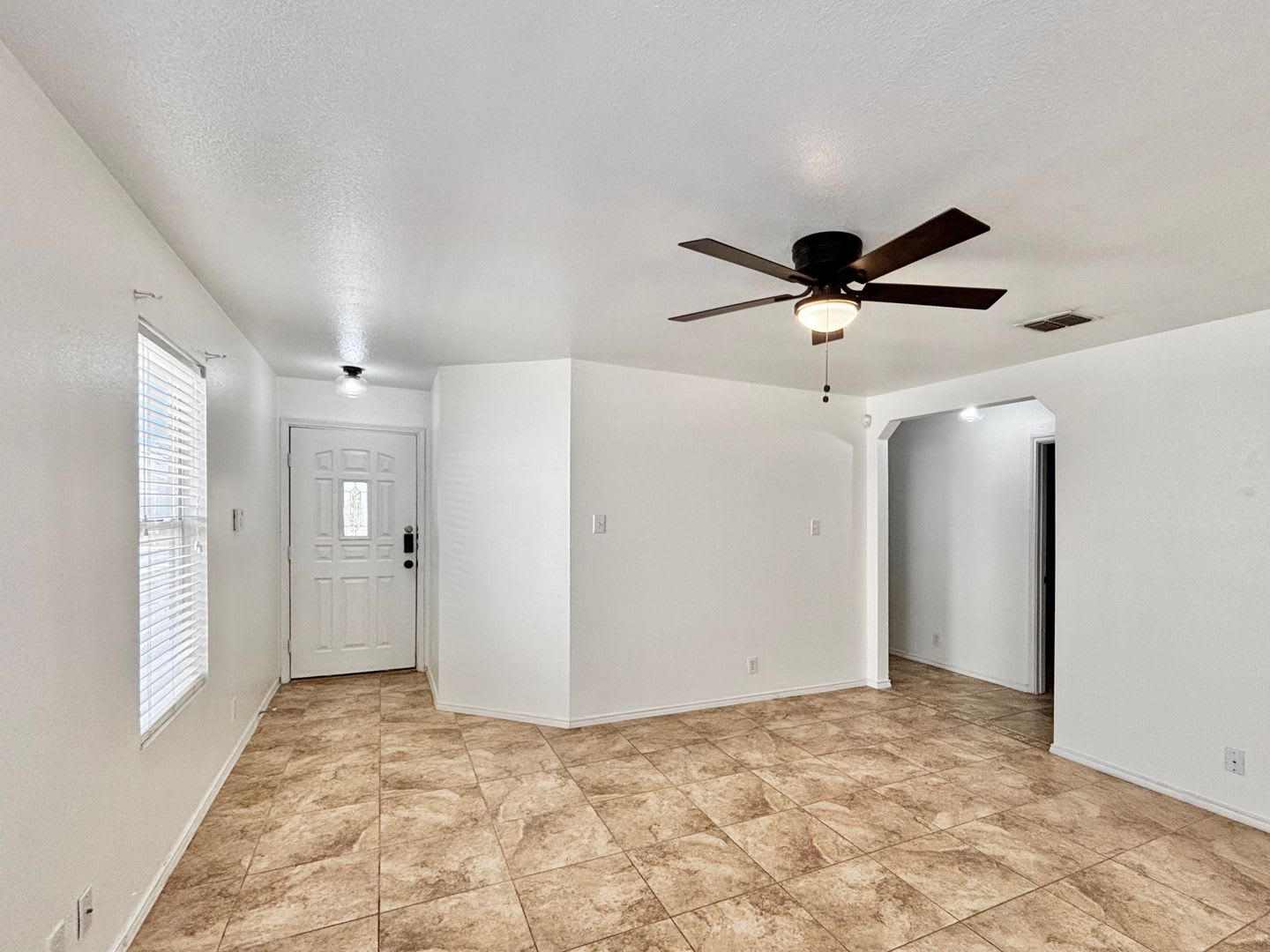 No Carpet! Charming 3-Bedroom Home in Bulverde Village – photo 2