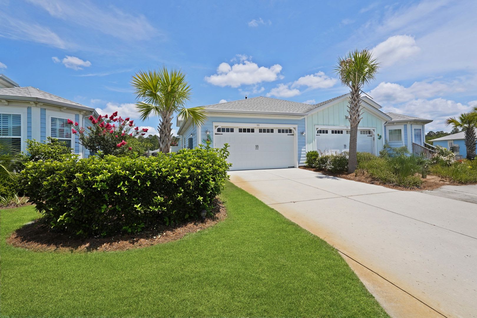 "Charming 2-Bedroom Retreat with 2 Baths and Den – photo 3