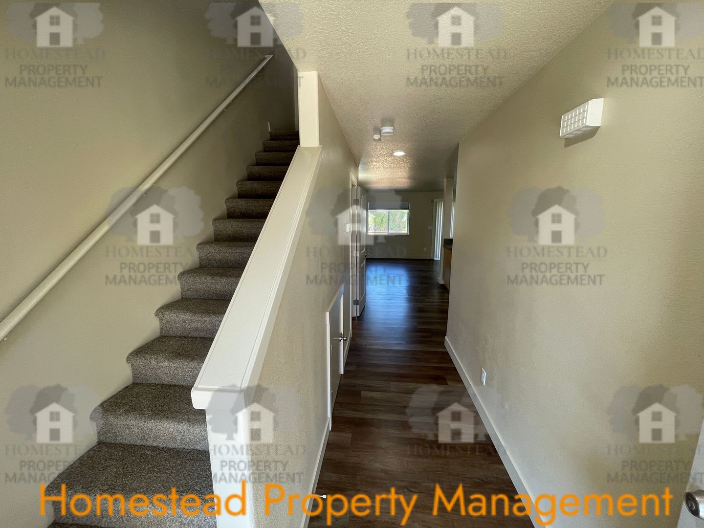 Perfect commuter location! – photo 4