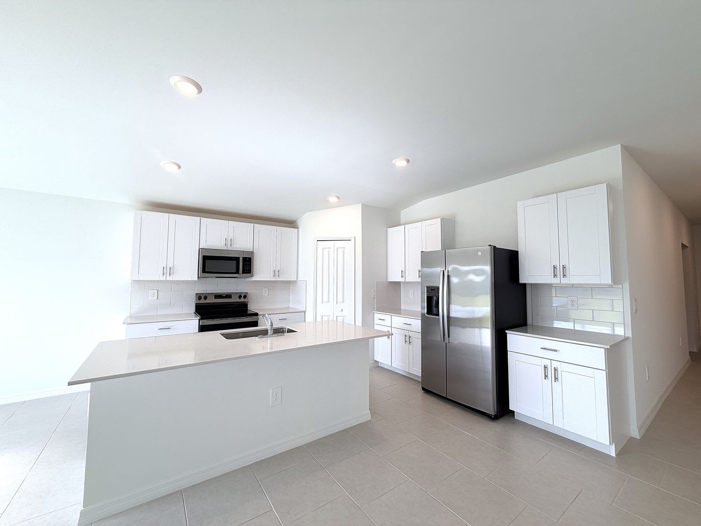 FIRST MONTH RENT FREE! 4/2 IN CRANE LANDING N. FT. MYERS, FL! – photo 4