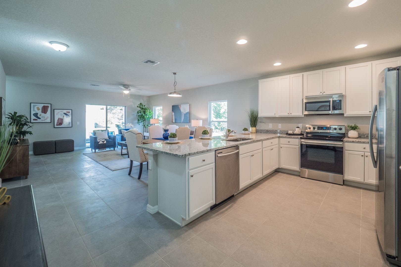 Modern Cape Coral Home with 3-Car Garage – Stylish, Spacious & Nearly New! – photo 4