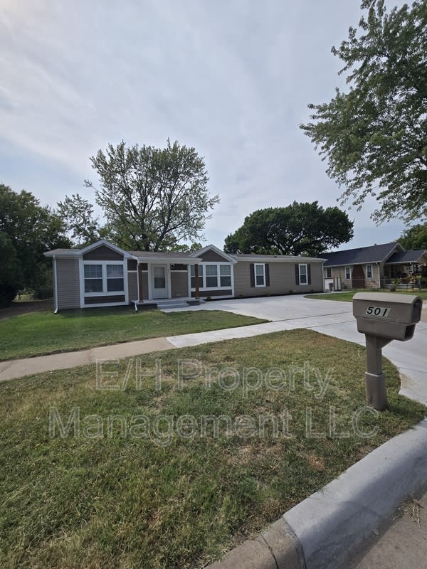 501 South Edwards Avenue – photo 1