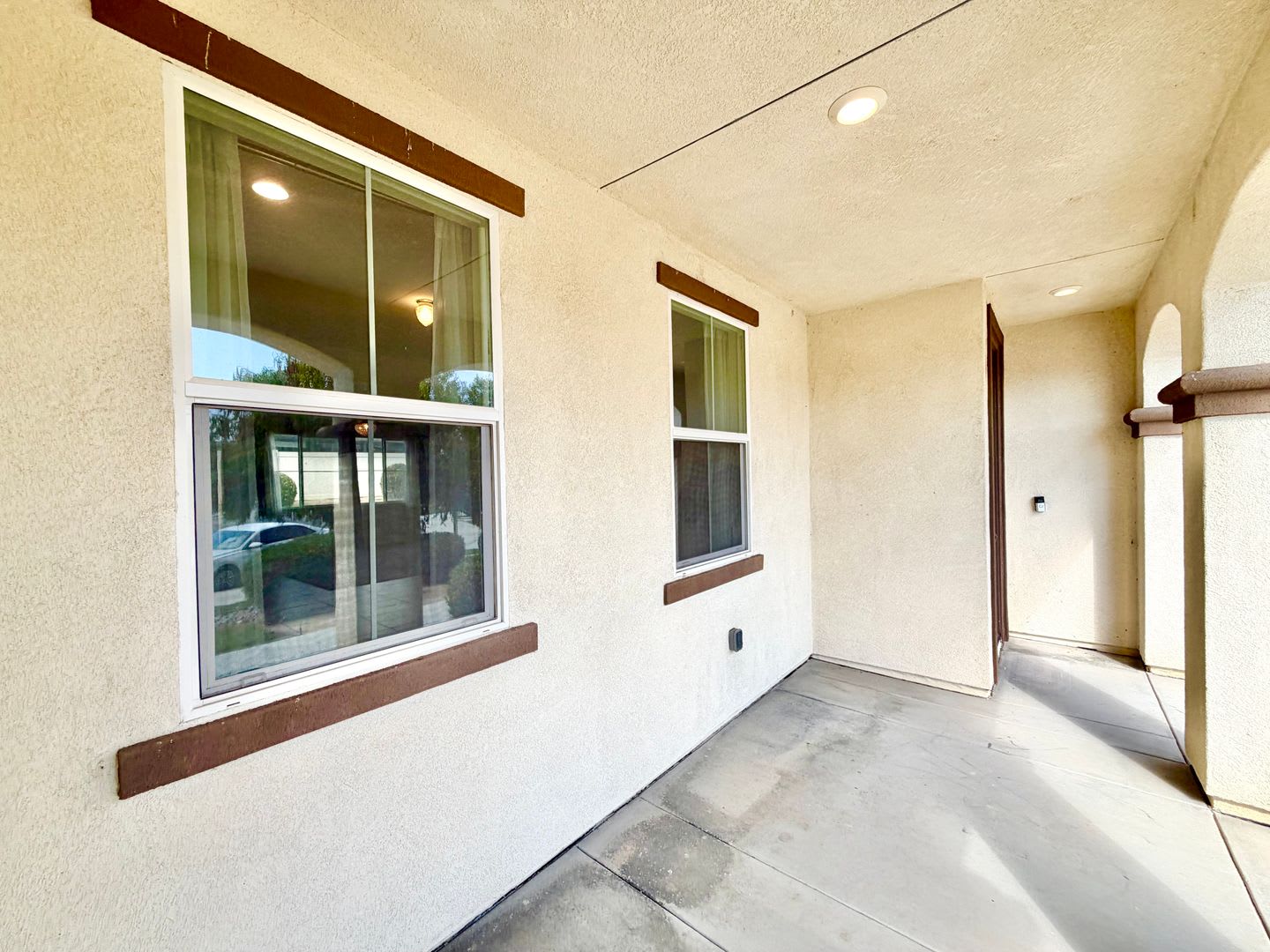 Spacious 4 Bedroom Home In The Lakes Gated Community With Solar Open Concept Living Loft – photo 3