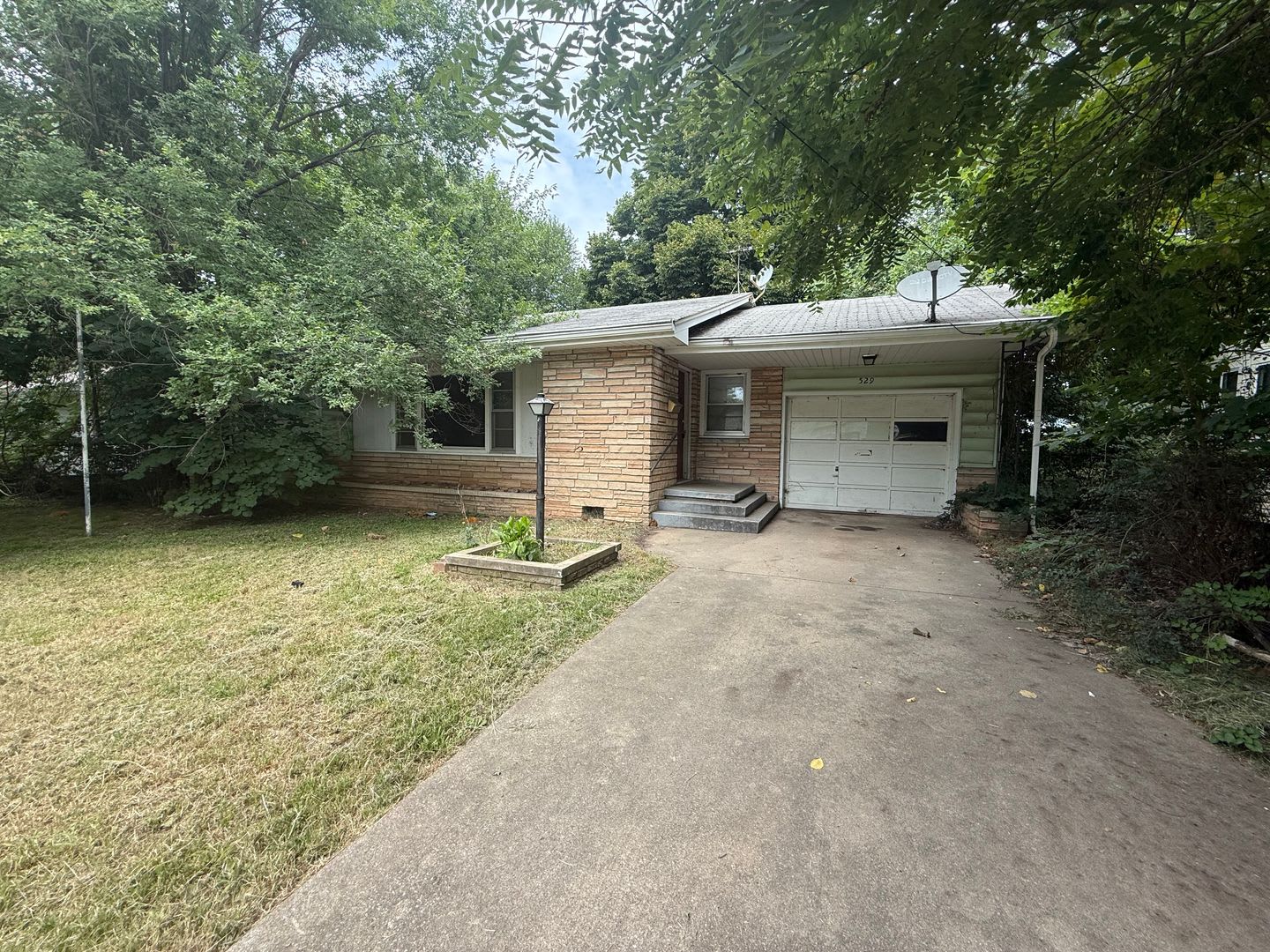 3 Bedroom 1 Bath with 1 Car Garage! – photo 1