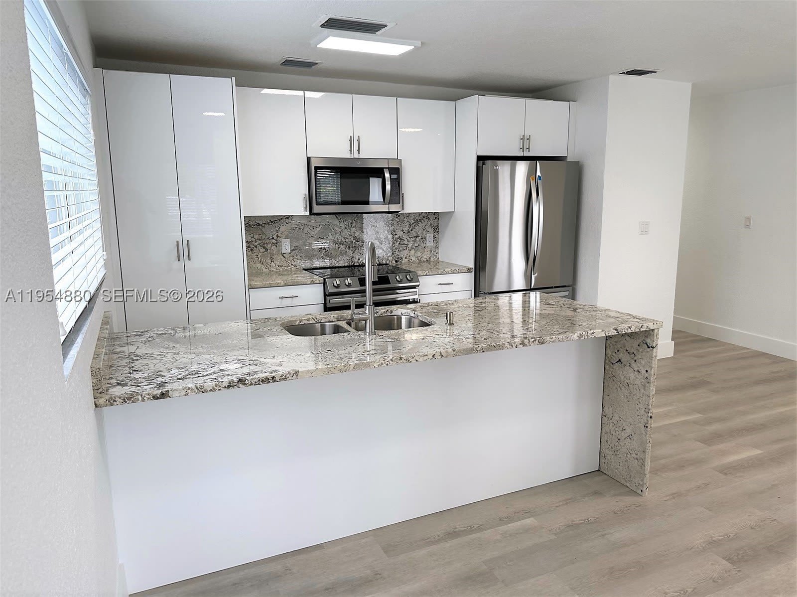 11230 SW 5th St – photo 5