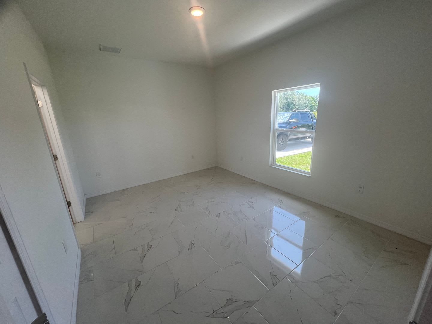 SPACIOUS 3Bd / 2Ba /1 C SINGLE FAMILY HOUSE AVAILABLE – photo 5
