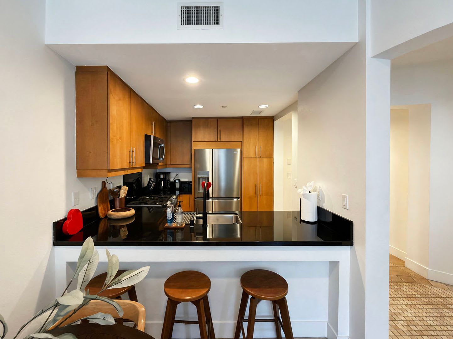 **150 The Promenade N #415 Long Beach** Upstairs Spacious 2 bedroom 2 bath – photo 4