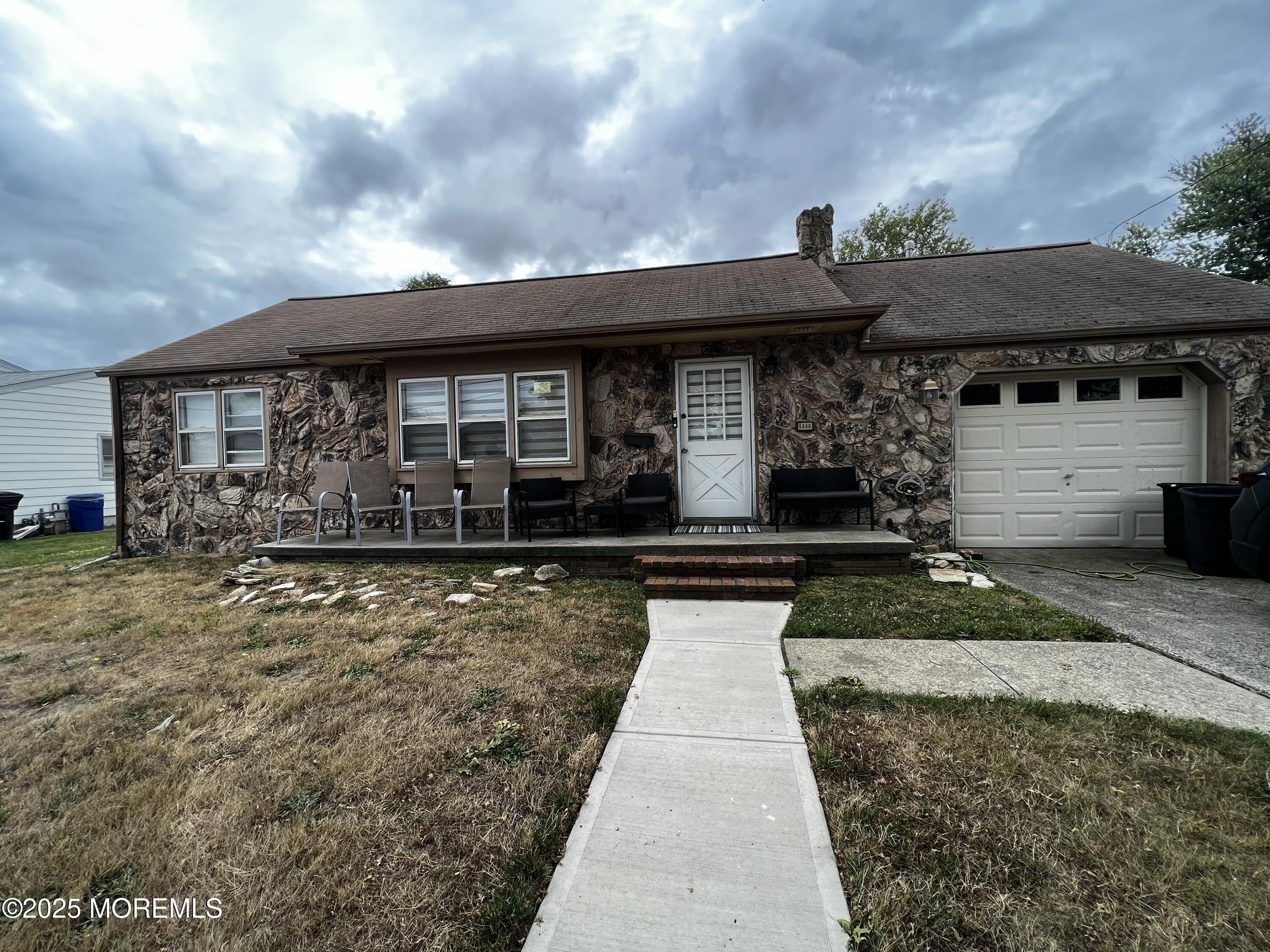 1000 Woodgate Avenue – photo 1