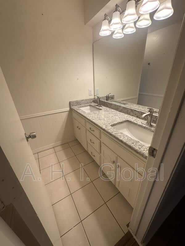 7040 Fulham Dr – photo 2