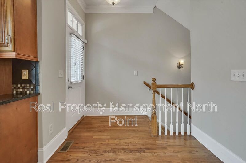 3026 Eltham Pl – photo 4
