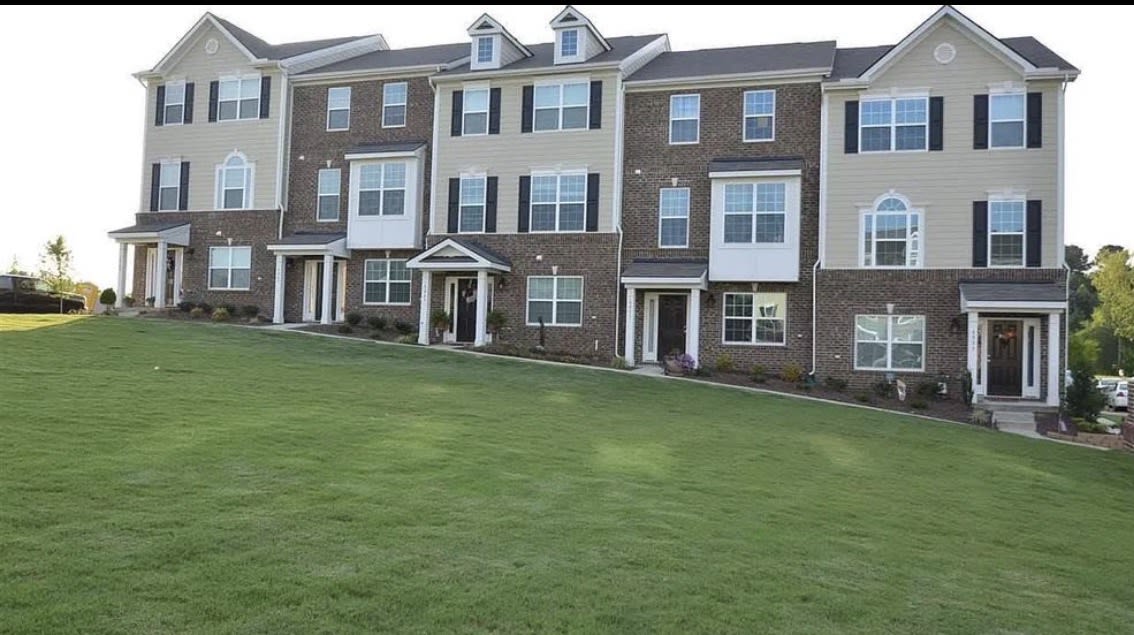 4006 Kentworth Drive – photo 2