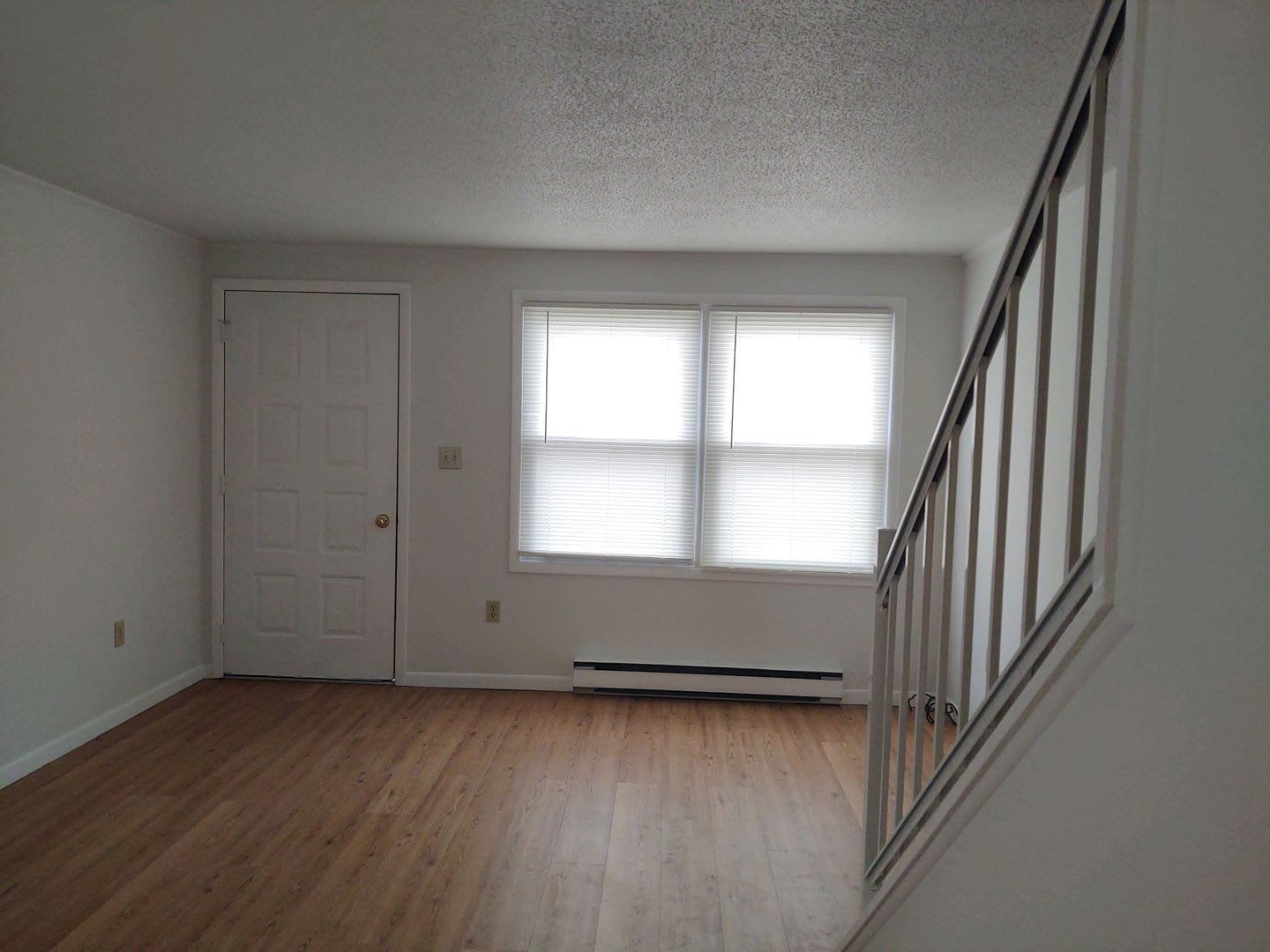 Adorable Townhome – photo 2