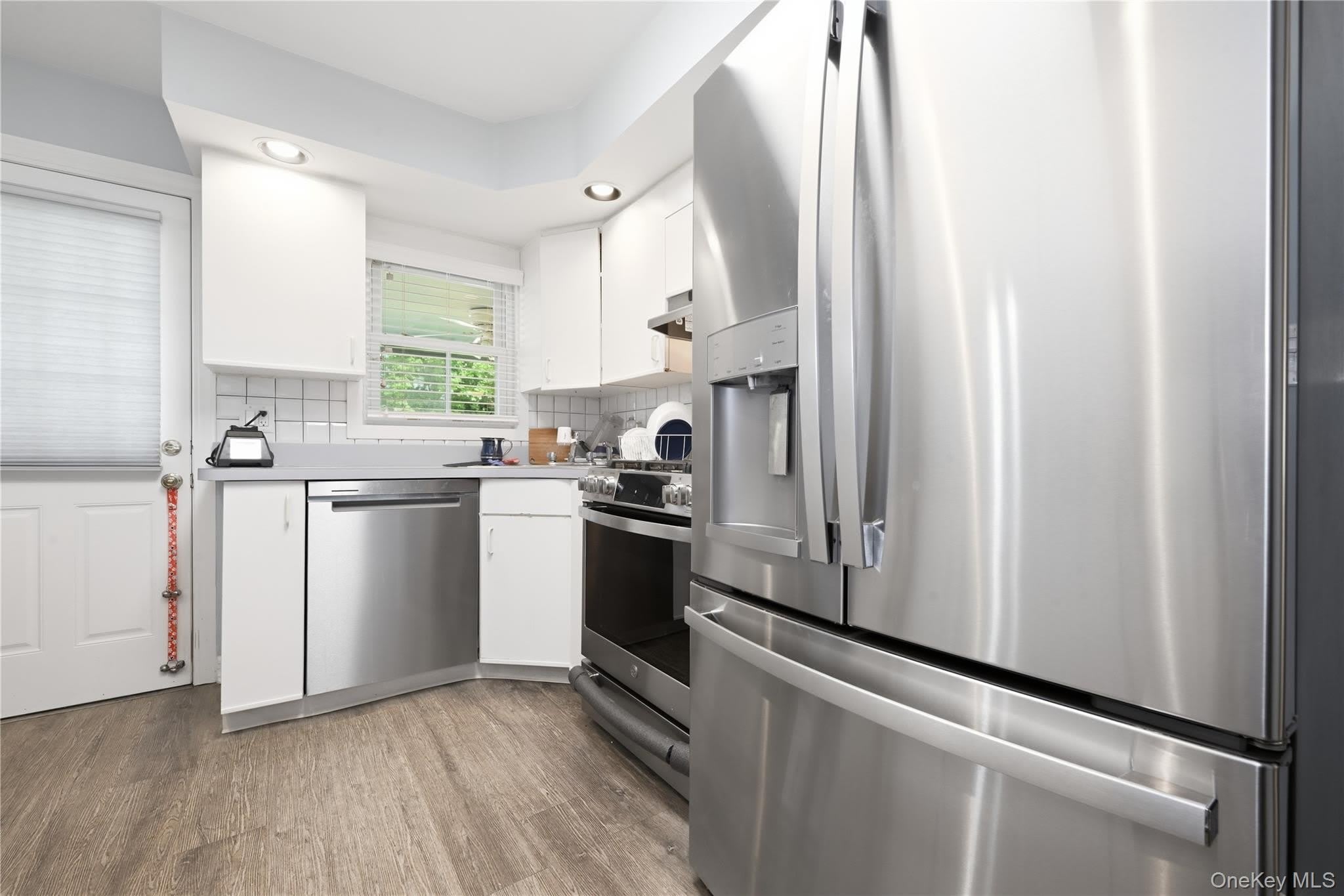 442 Langley Avenue – photo 5