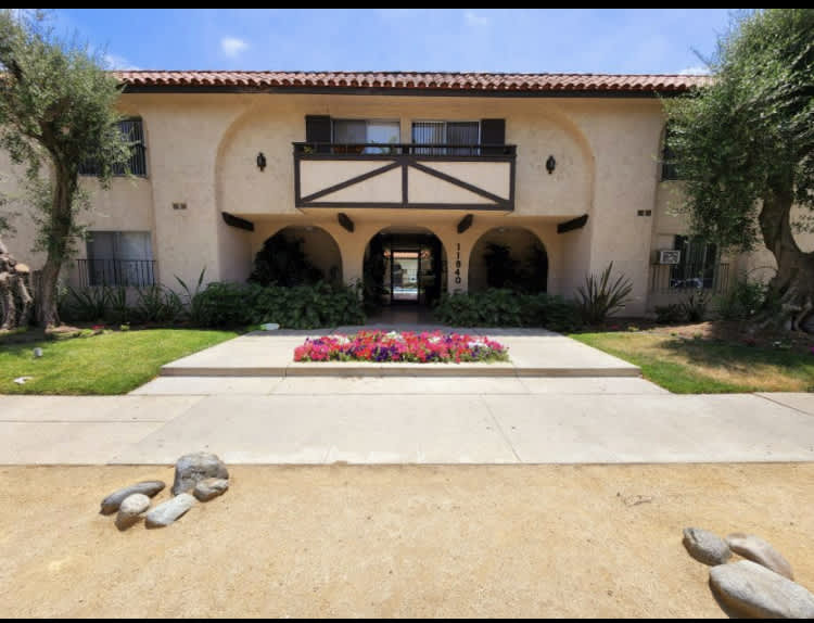 11840 Chandler Boulevard – photo 4
