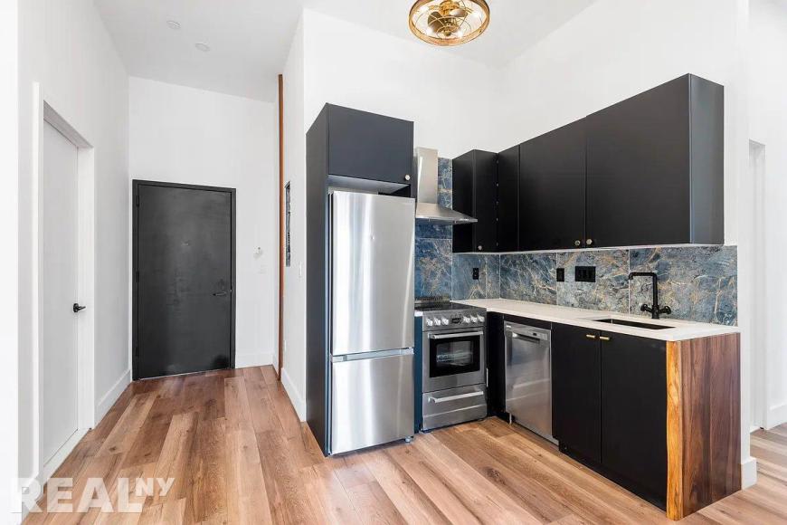 16 Howard Avenue – photo 2