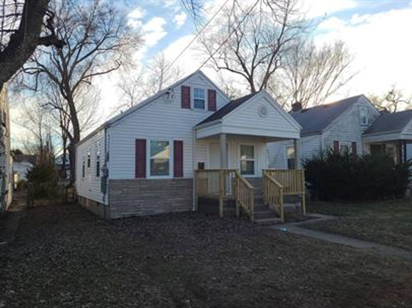 Updated 2 Br 1 Ba Home With Large Fenced Yard 1 Car Garage 1538 Longfield Ave Louisville Ky 40215 – photo 1