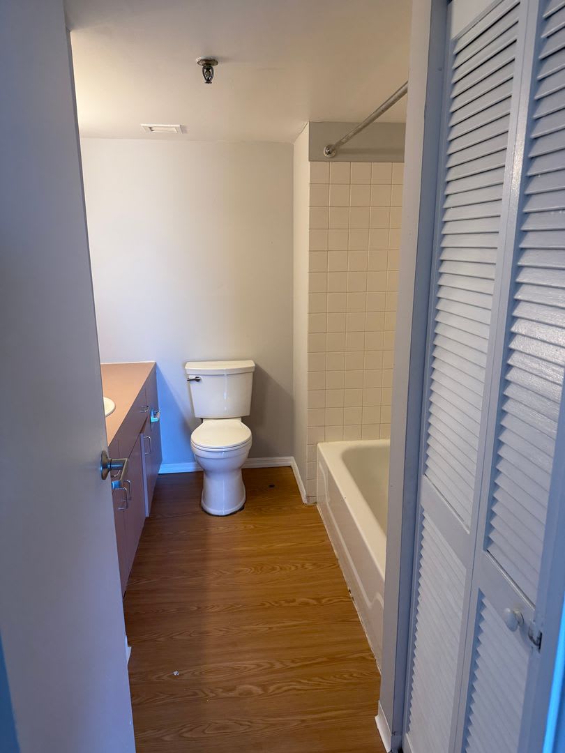 Studio 1 Bath With Balcony Apartment Ready For Move In – photo 3