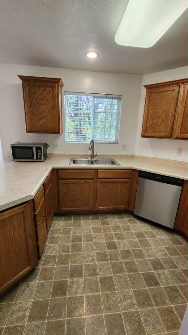 Great Daybreak Condo in Harvest Hills!! – photo 4