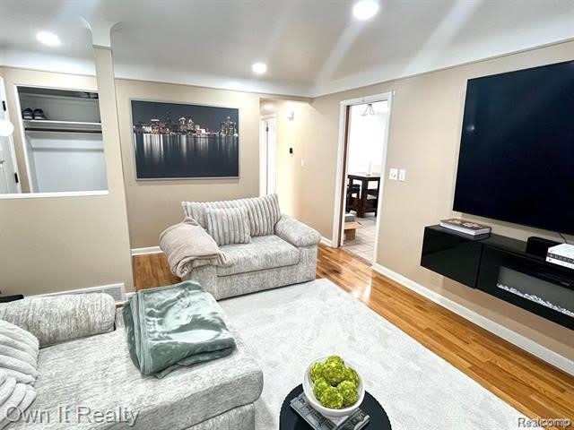 31015 Dorais Street – photo 5