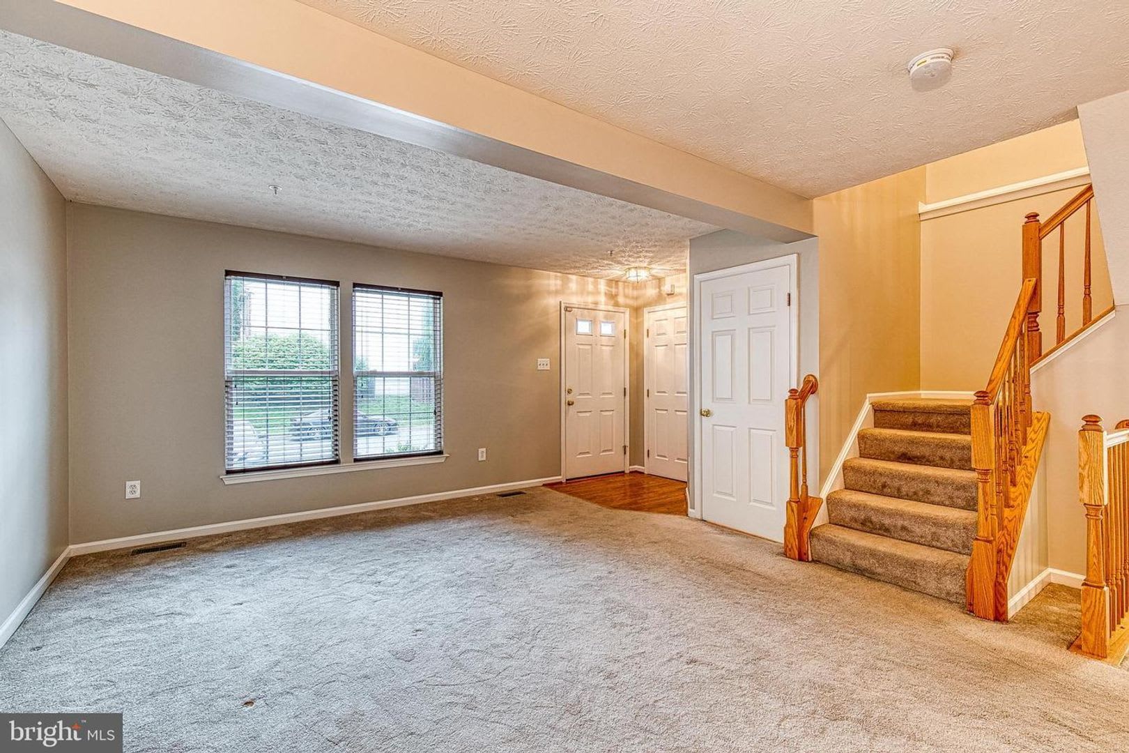 Welcome To This Beautiful 3Bd 2 5Bth Brick Front Townhome In The Highly Desirable New Town Community – photo 4