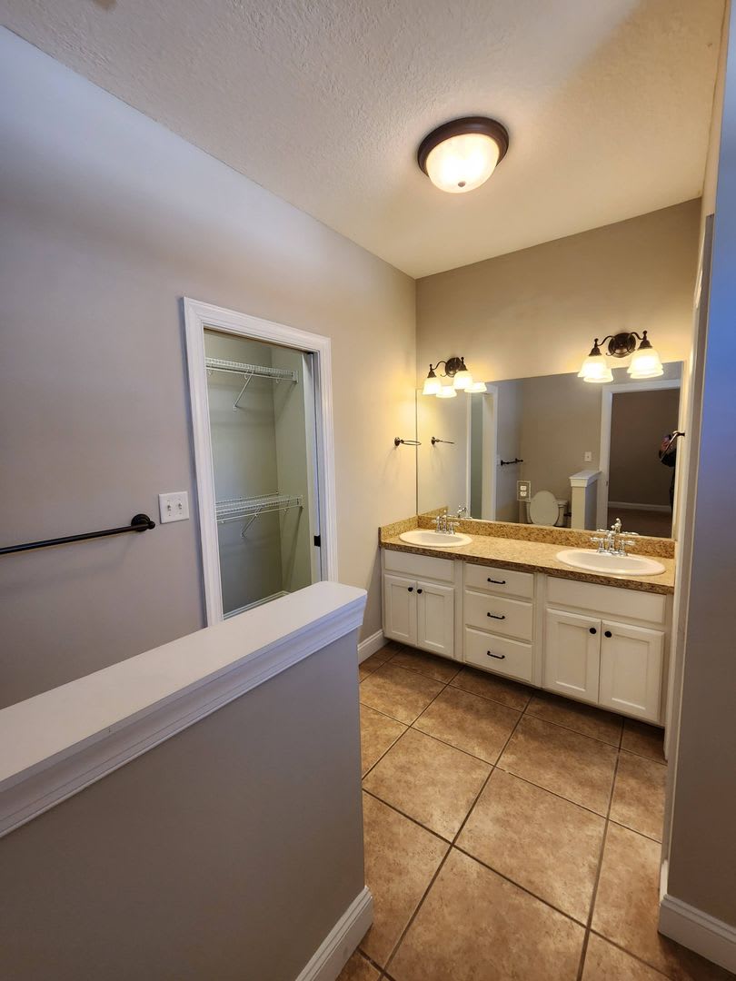 Charming 3-Bedroom Home with Modern Features in Valdosta – photo 5