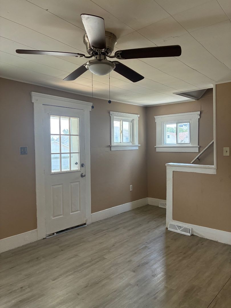 Charming 3 Bed Property at Prime Location – photo 3