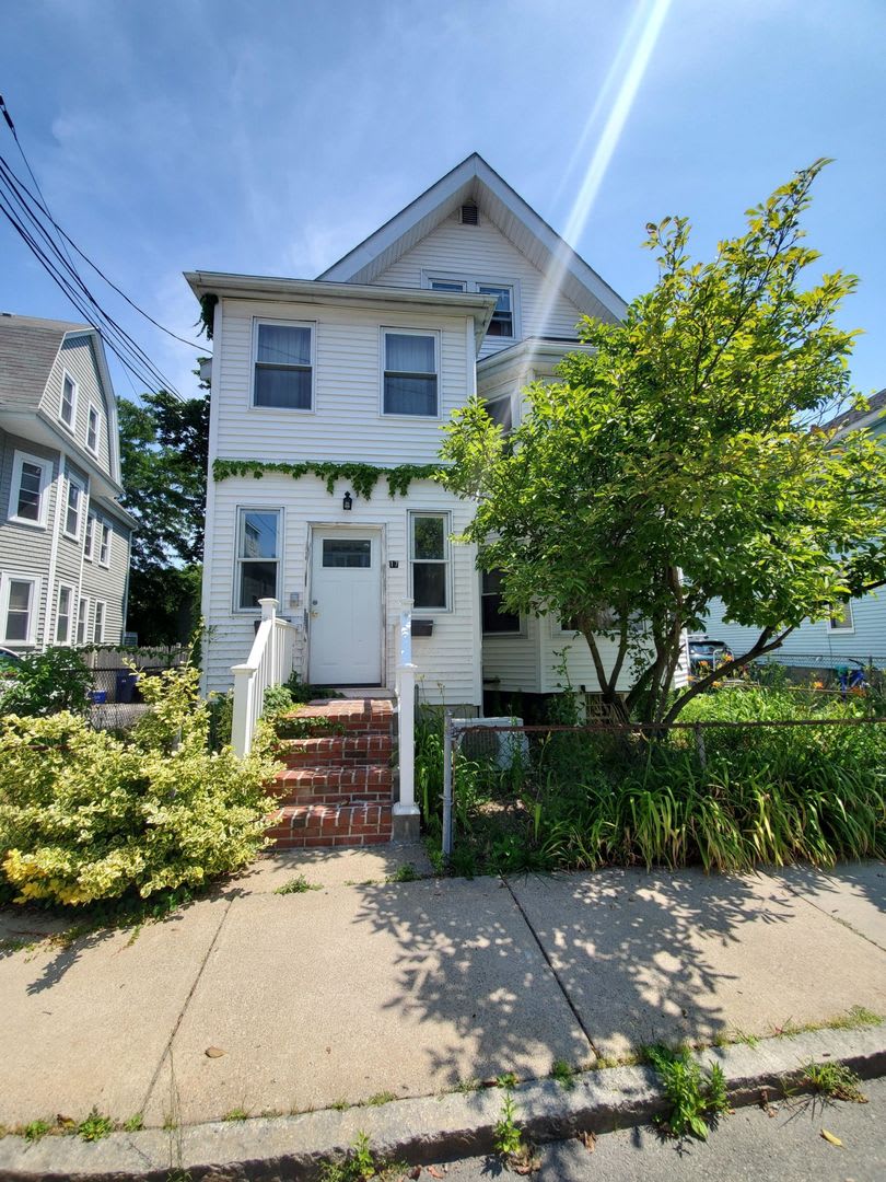 Great Deal in Allston! 5-Bed, 3-Bath – photo 4