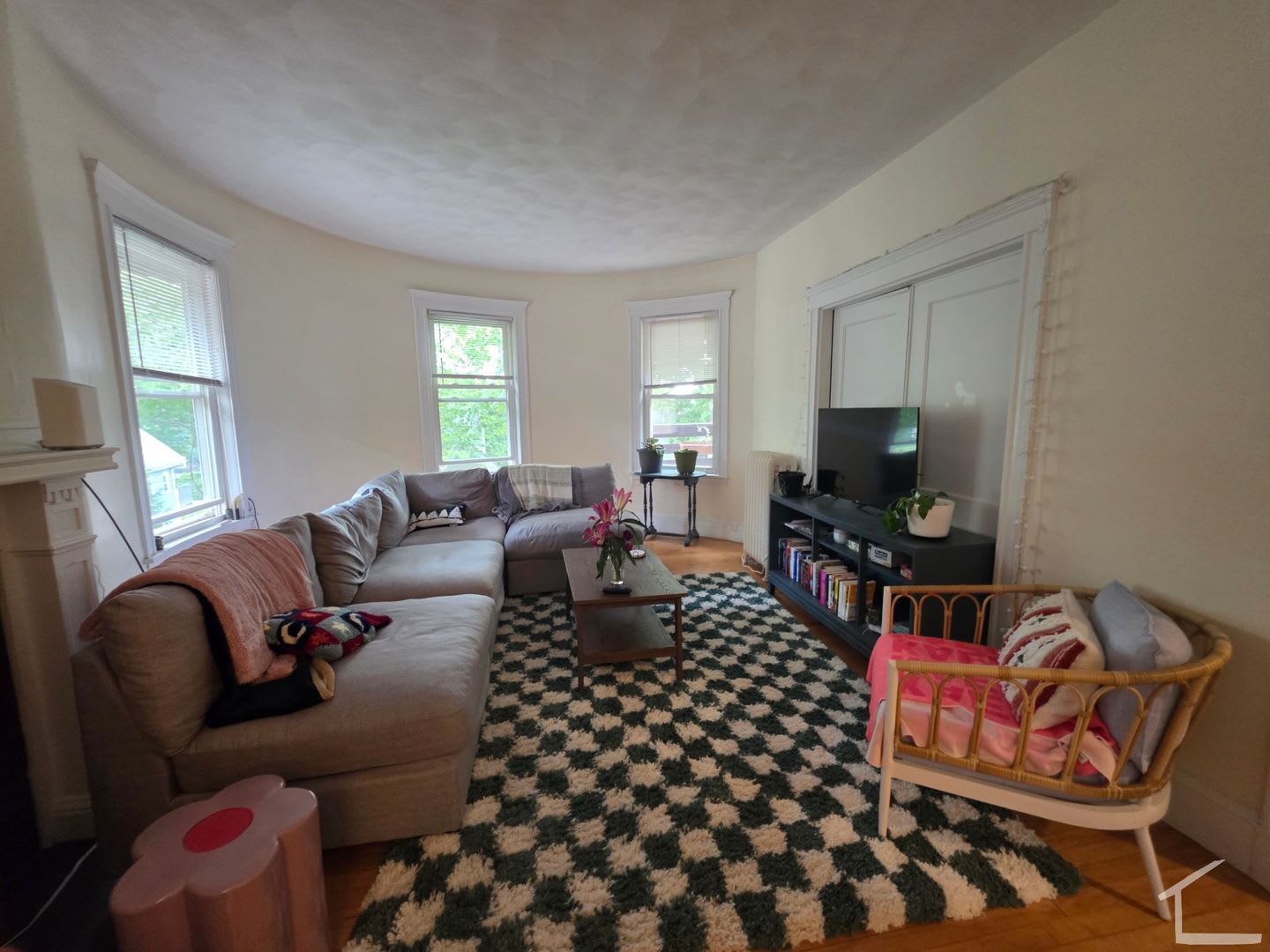 Spacious Modern Brookline 3 Bed Unit Available 9 1 26 – photo 2