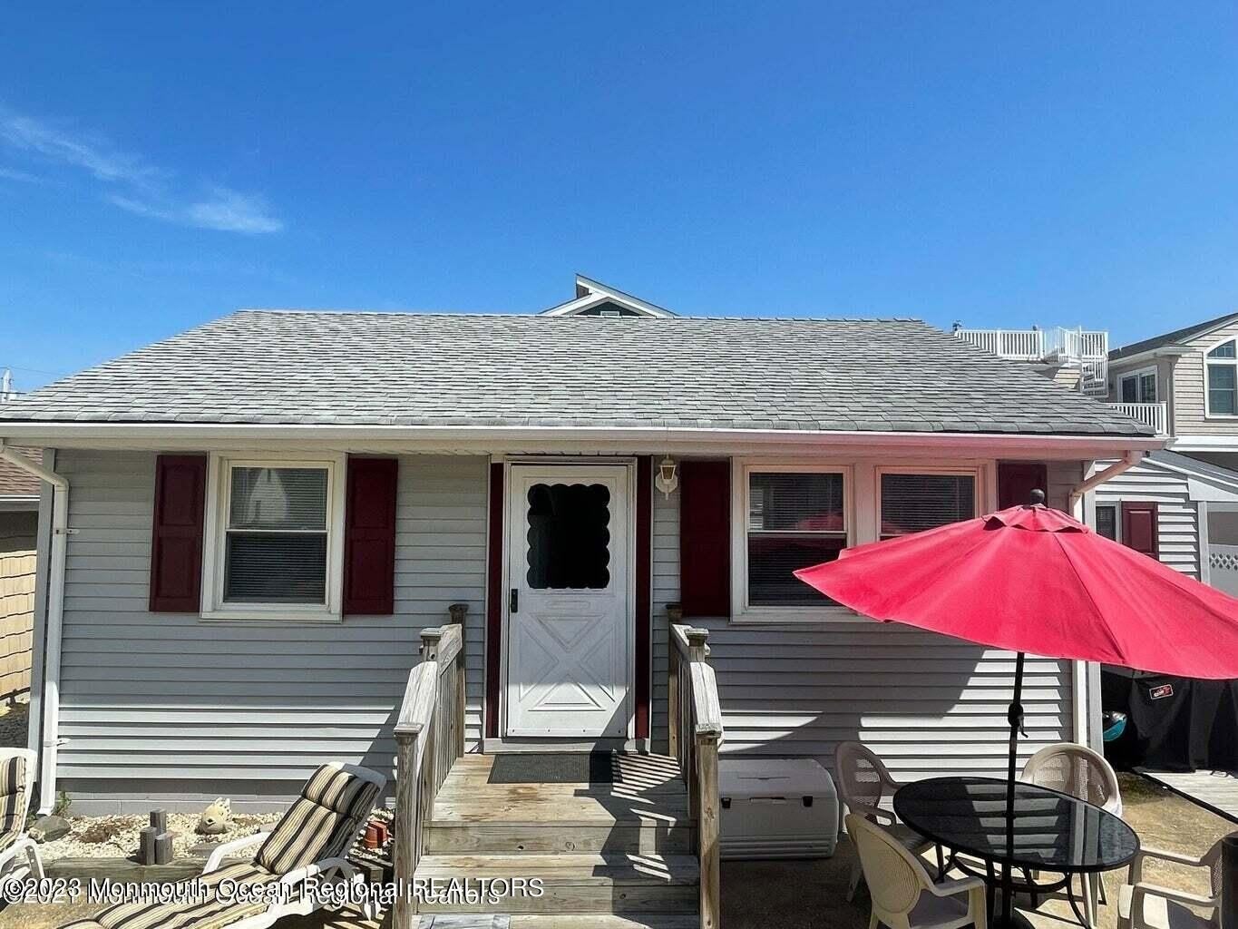 15 Elizabeth Avenue – photo 1