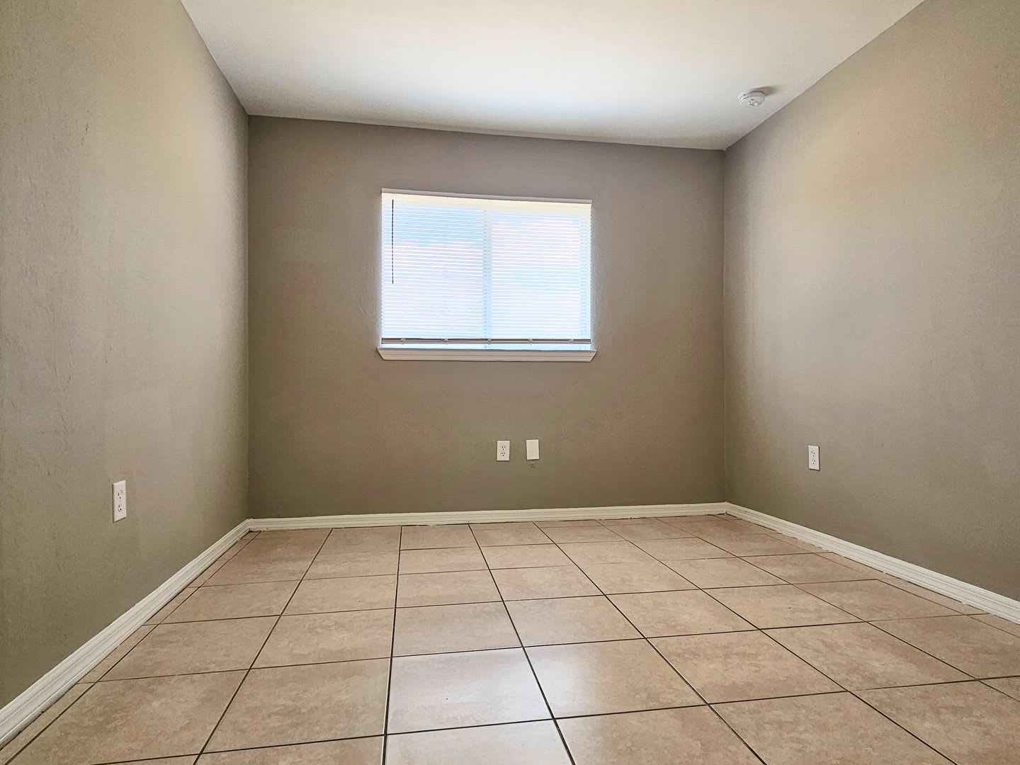 3 BR / 2 BA Duplex Conveniently Located in Lehigh Acres – photo 5