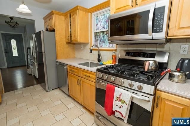 16 Broad Avenue – photo 3