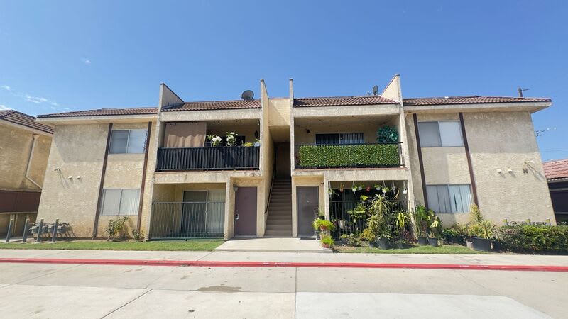 1520 N California Ave – photo 1