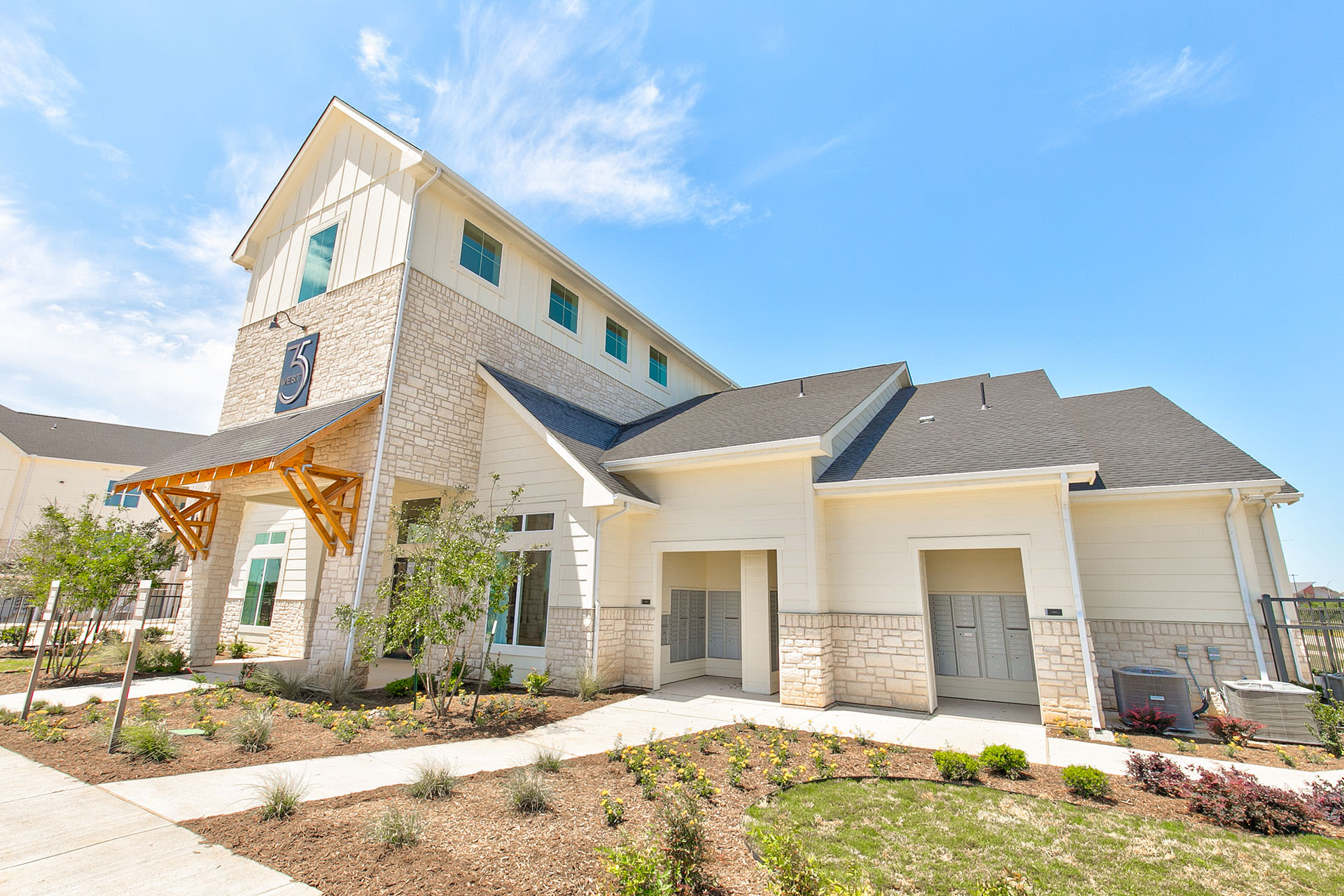 35 West at Champions Circle Apartments – photo 2
