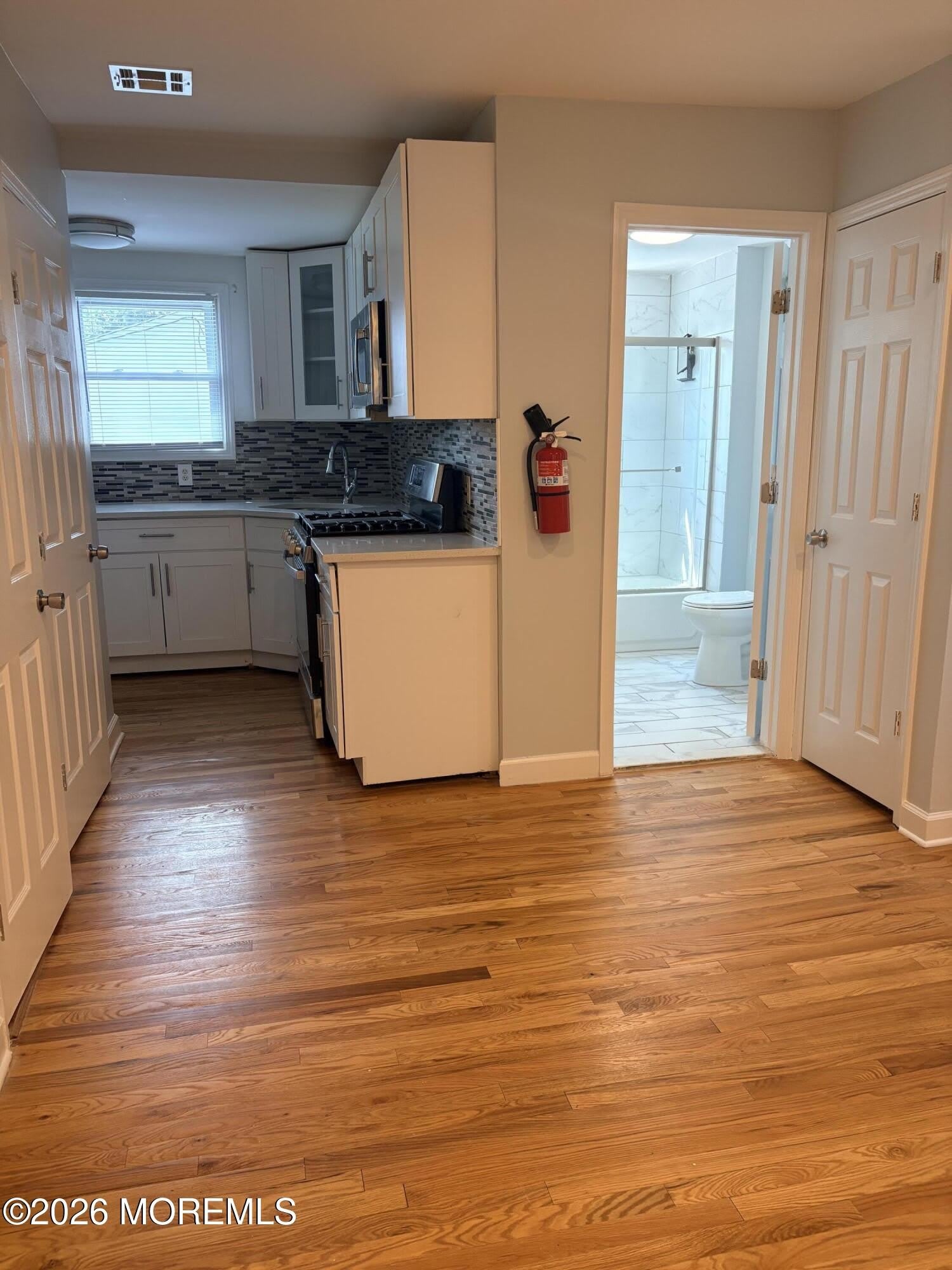 35-37 Hudson Avenue – photo 5