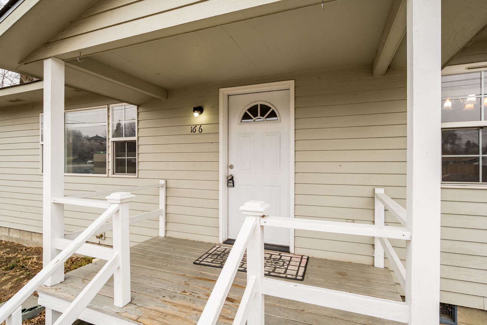 166 Se E St Madras Or – photo 3