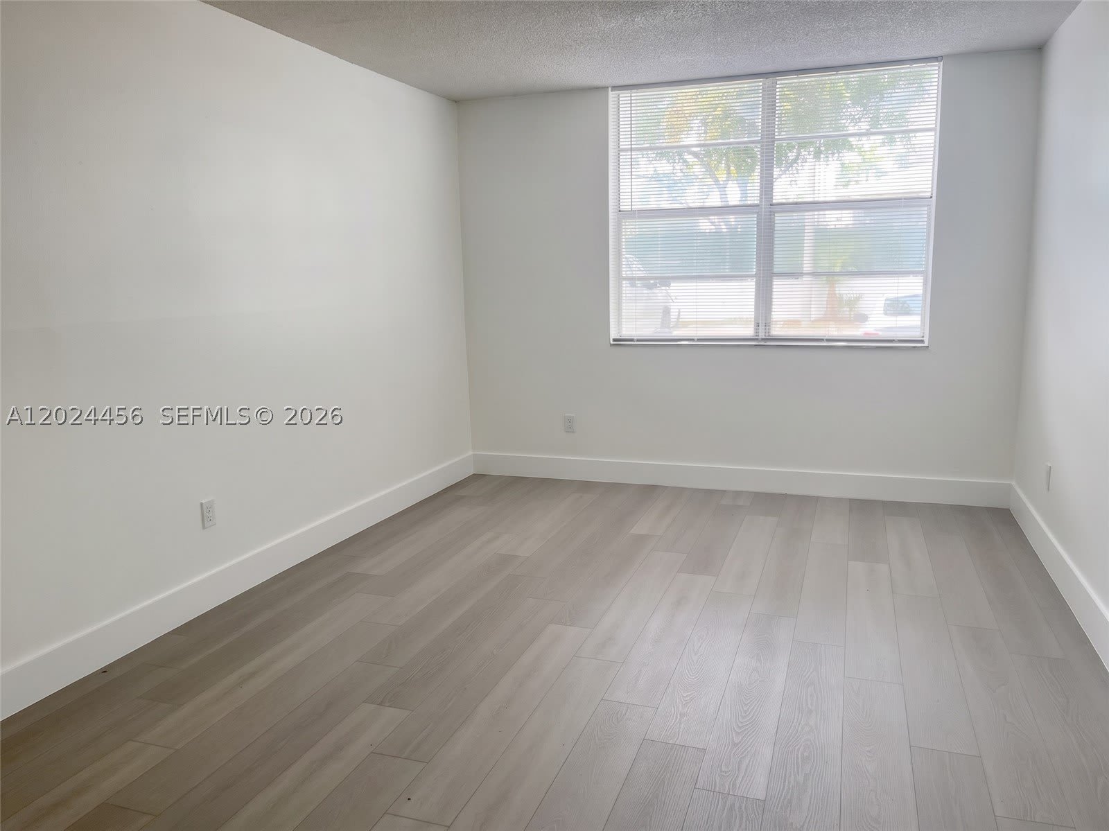 484 NW 165th St Rd – photo 4