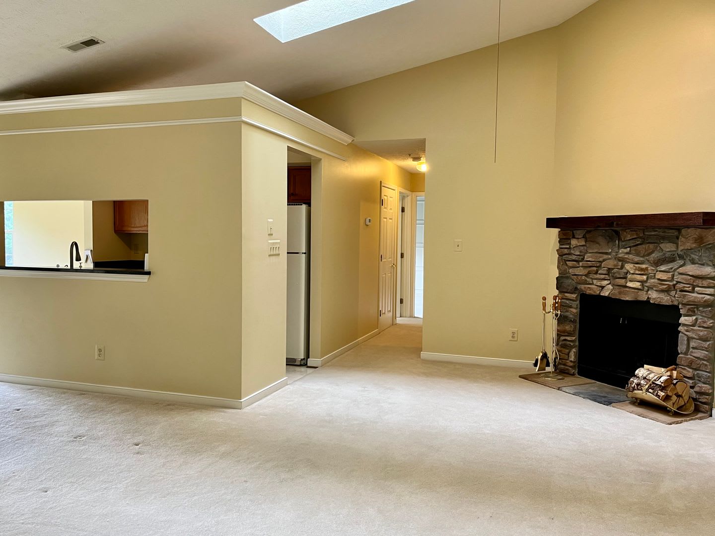 Charming 2 Bedroom/2 Bathroom Apartment Unit in Pond Condos! – photo 3