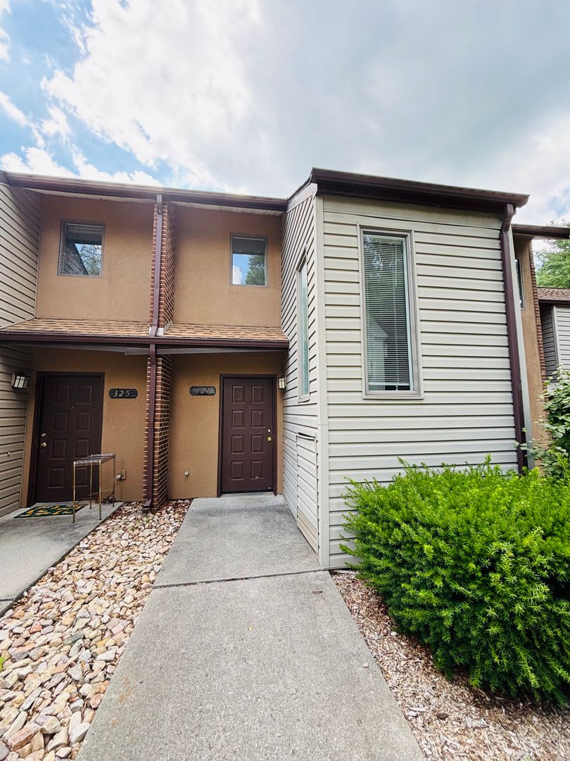 3 Bedroom 2.5 Bath Townhouse – photo 1