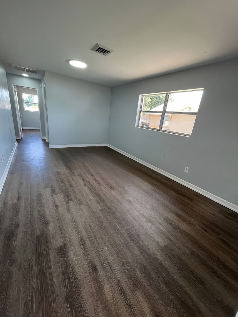 Spacious 4BR/1BA Lakeland Home with Screened Porch & Fenced Backyard! – photo 3