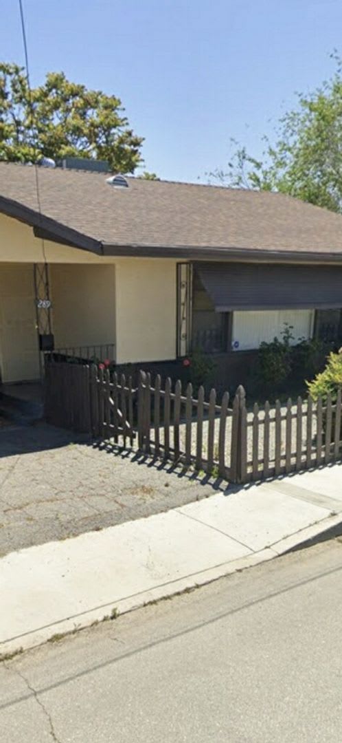 Charming 2 Bedroom Home Now Available For Rent – photo 2