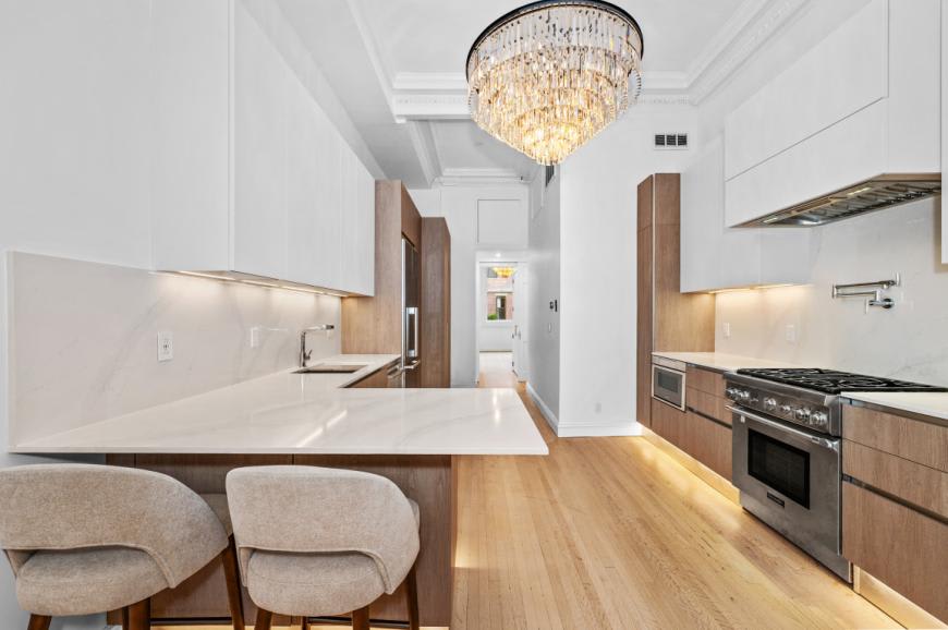 61 Commonwealth Ave. – photo 1
