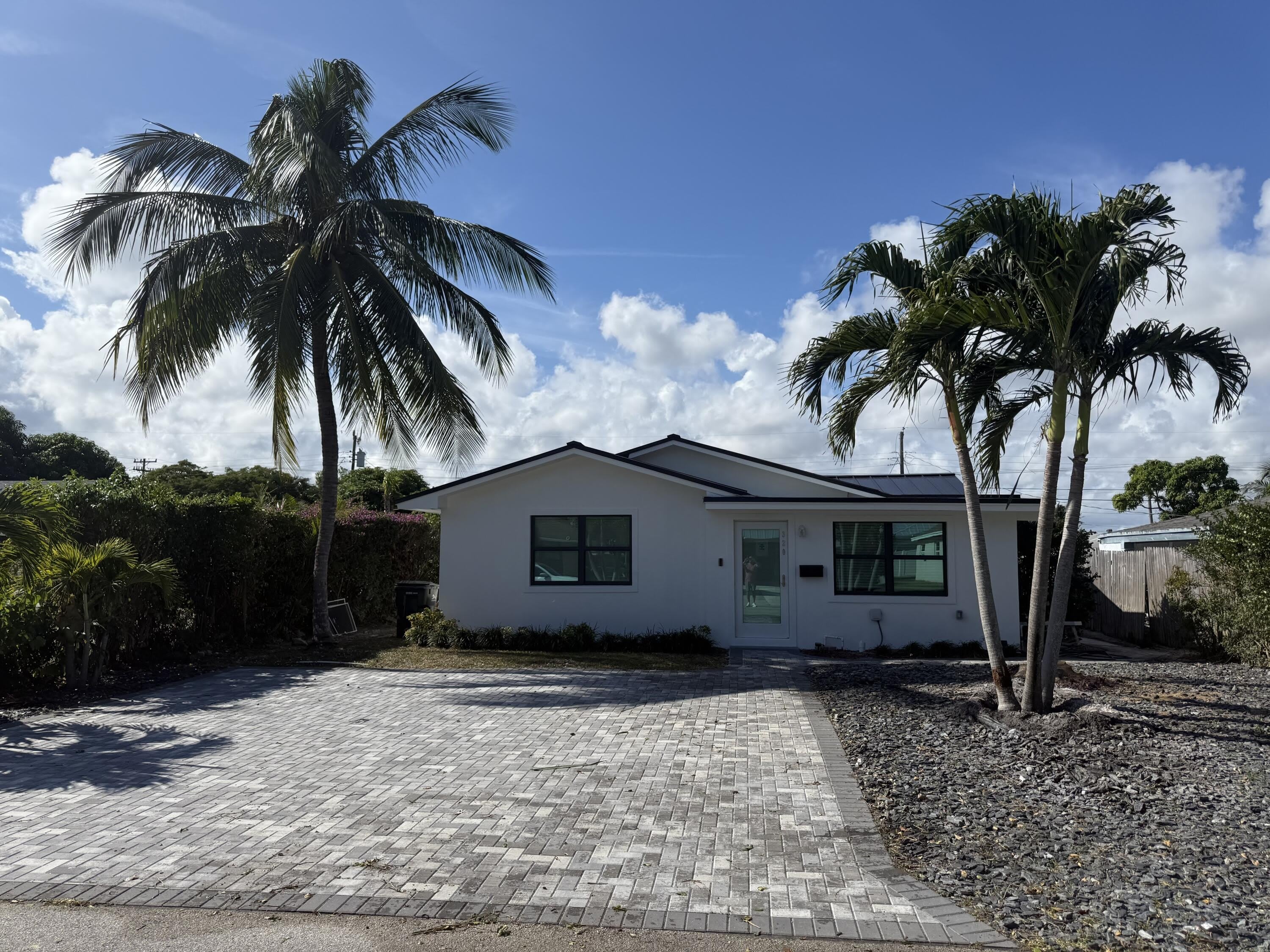 320 NW 3rd Avenue – photo 2