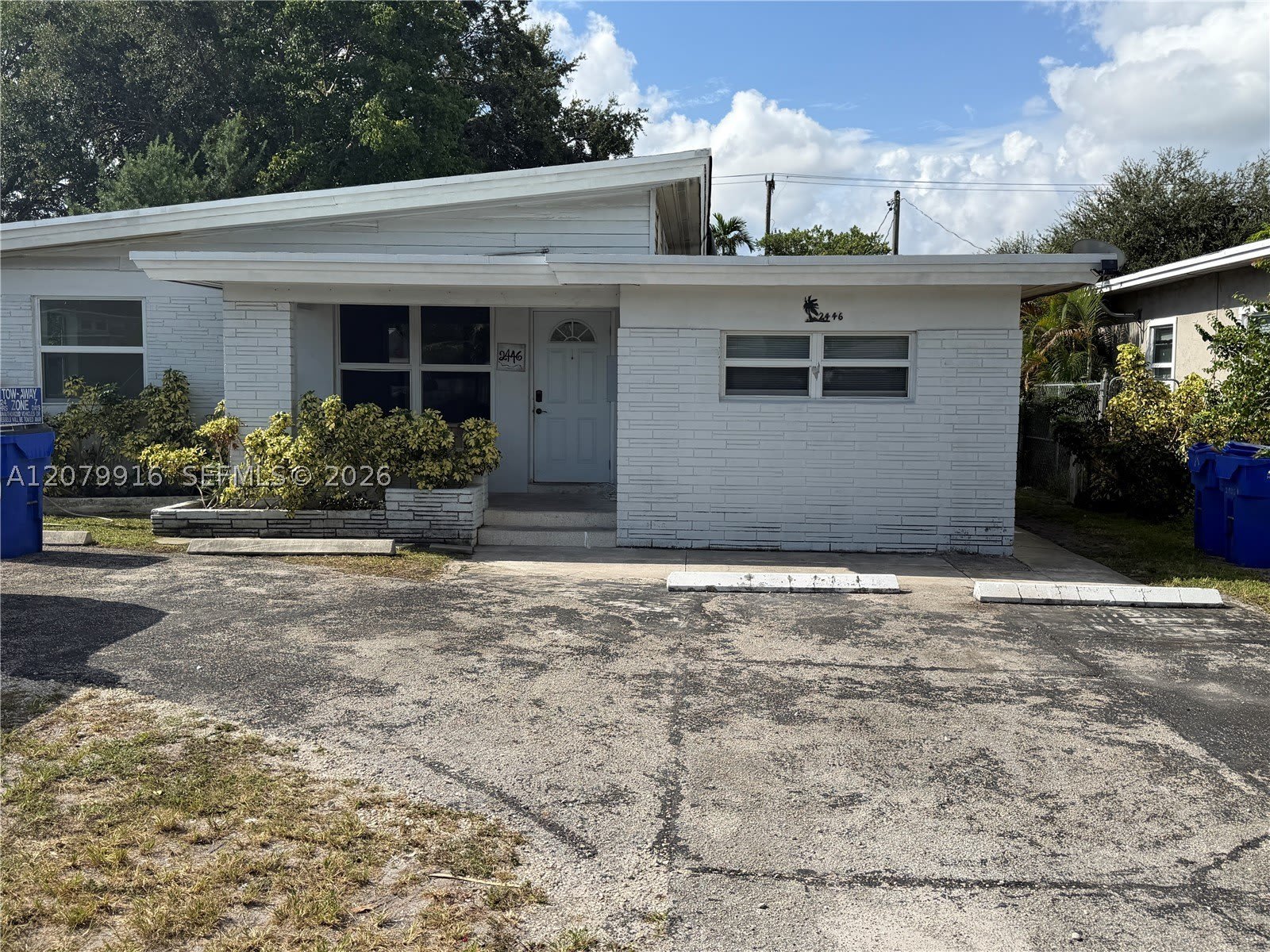 2446 Johnson St – photo 1