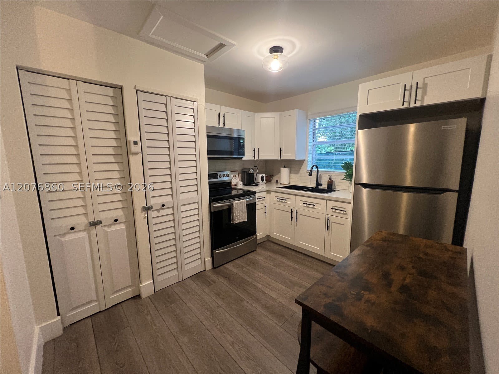 3102 SW 10th St – photo 2