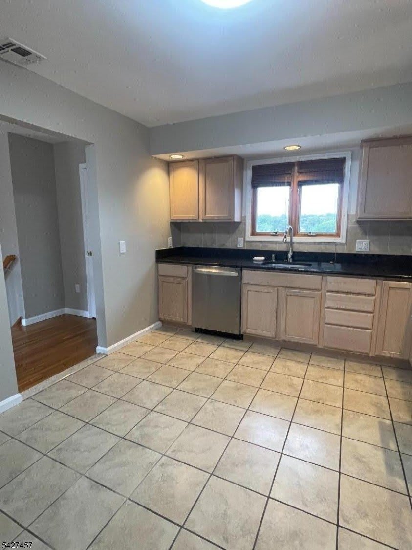 254 Crystal St – photo 4