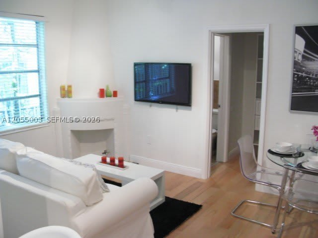 1525 Meridian Ave – photo 2