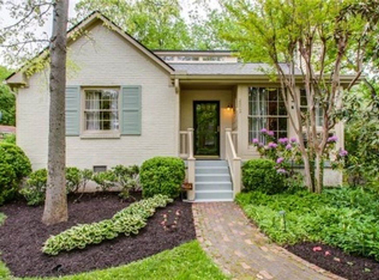 Charming 3 Bedroom 2 Bath Home Offering 1 700 Square Feet Just Minutes From Vanderbilt University 3800 Rent Per Month – photo 1