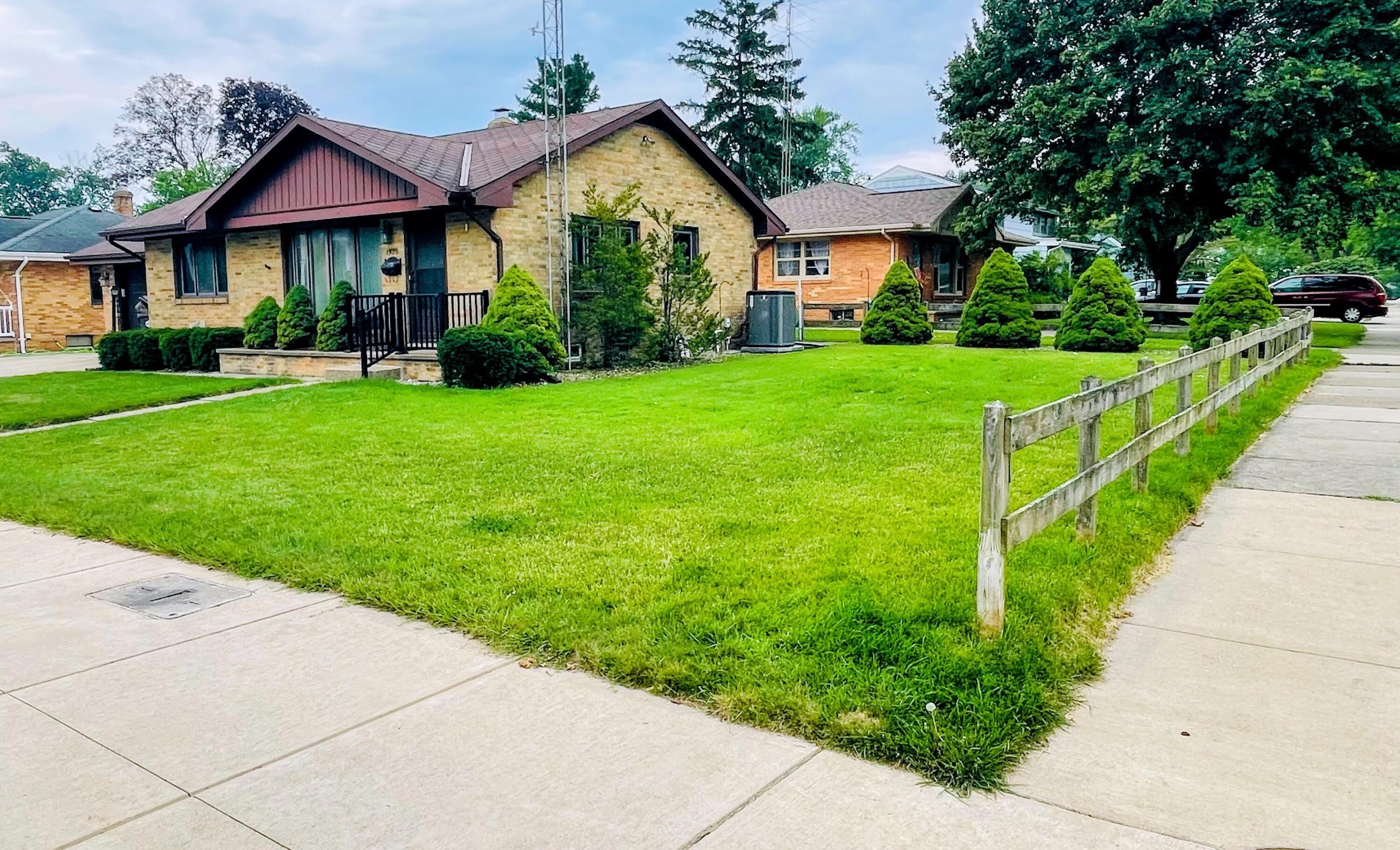 1920 Langley Avenue – photo 3