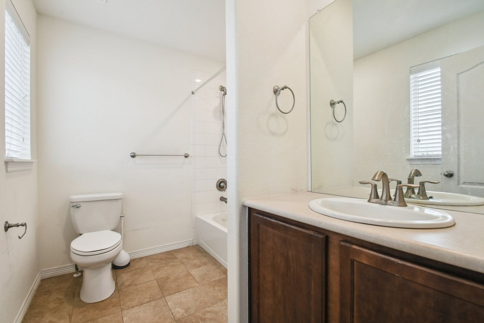 Charming 4BR House in Parker with 900 sq feet Finished Basement – photo 4